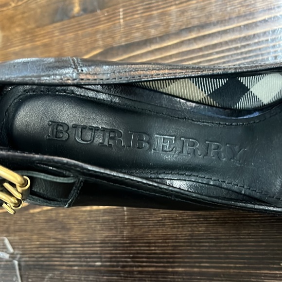Gorgeous Burberry Black Leather w/ Accent Buckles Round Toe - Size 40 - Picture 9 of 9